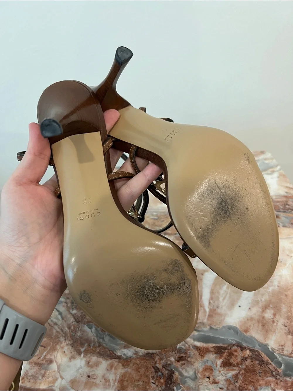 Gucci elegant brown